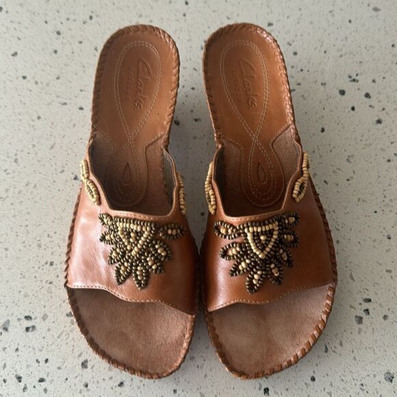 Clarks Artisan Women’s Tan Leather Beaded Boho Wedge Open Toe Sandals Shoes 7.5 - Picture 2 of 15